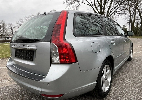 Volvo V50 cena 18900 przebieg: 227000, rok produkcji 2008 z Bobolice małe 106